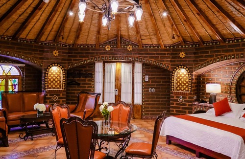 Autlan de Navarro Hotel | Discover Estancia Villa Real: Family-Friendly Retreat with Spa