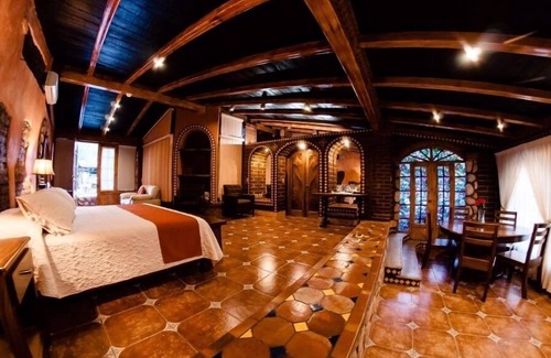 Autlan de Navarro Hotel | Discover Estancia Villa Real: Family-Friendly Retreat with Spa