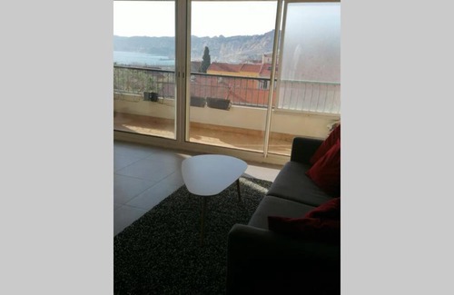 16th Arrondissement Apartment | Beautiful Estaque: 4 Rooms with Breathtaking Views