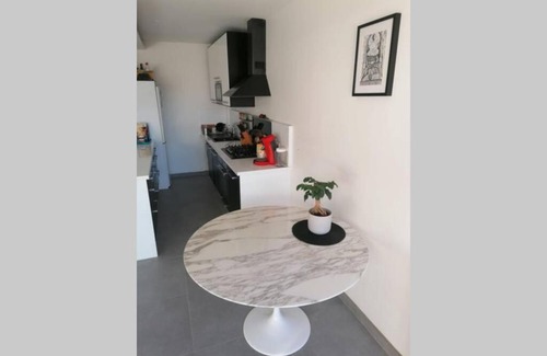 16th Arrondissement Apartment | Beautiful Estaque: 4 Rooms with Breathtaking Views