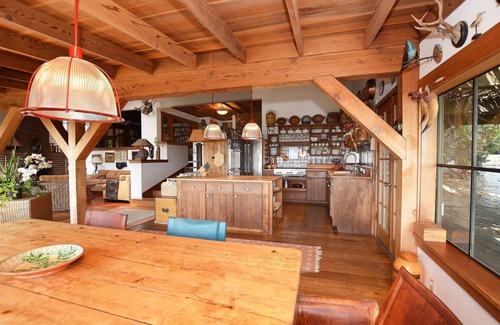 St. Helena House | Elevated Getaway at Estate Above the Clouds - 10/10 Rating