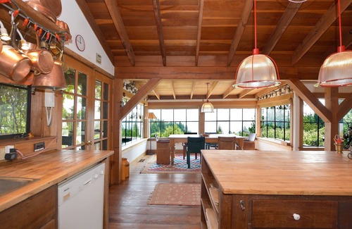 St. Helena House | Elevated Getaway at Estate Above the Clouds - 10/10 Rating