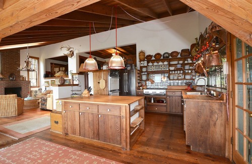 St. Helena House | Elevated Getaway at Estate Above the Clouds - 10/10 Rating