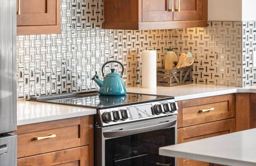 Springbank House | Inviting Estate on Bow River: Family-Friendly with Kitchen