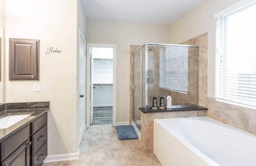 Katy House | Inviting Estate on Tea Tree Dr with Family-Friendly Amenities