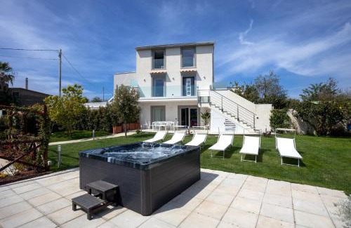 Schiazzano Villa | Discover Dimora delle Rose: Family-Friendly Pool Retreat