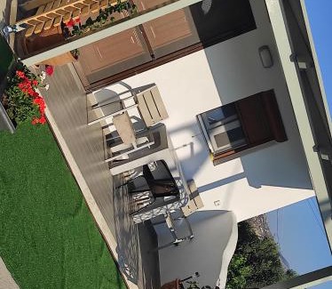 Naxos Town House | Estella: Family-Friendly Retreat with Perfect 10 Rating