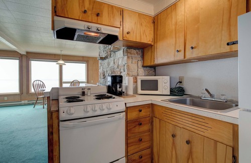 Lincoln City Hotel | Eco-Friendly Comfort at Ester Lee Motel - Rated 8.6/10