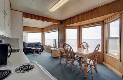 Lincoln City Hotel | Eco-Friendly Comfort at Ester Lee Motel - Rated 8.6/10