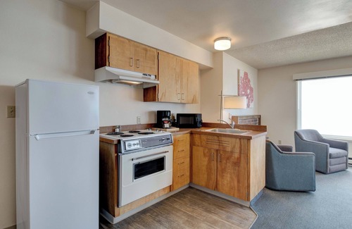 Lincoln City Hotel | Eco-Friendly Comfort at Ester Lee Motel - Rated 8.6/10