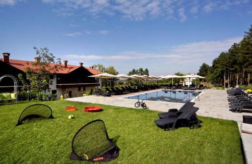 Perushtitsa House | Cozy Esterra Vini Guest House with Ocean View & Pool