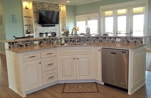 City-by-the Sea House | Estes Dreams: Waterfront Home with Fishing & Spa Amenities