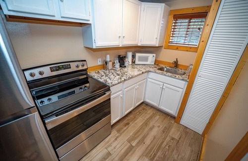 Estes Park Hotel | Family-Friendly Estes Mountain Inn with Pool and Spa Retreat