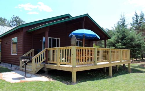 Wilmington House | Esther Mountain Chalet: Pet-Friendly Retreat with Hot Tub