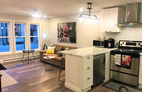 Carleton Place House | Esther's Place: Cozy 1 Bedroom Apt with Spa & Kitchen