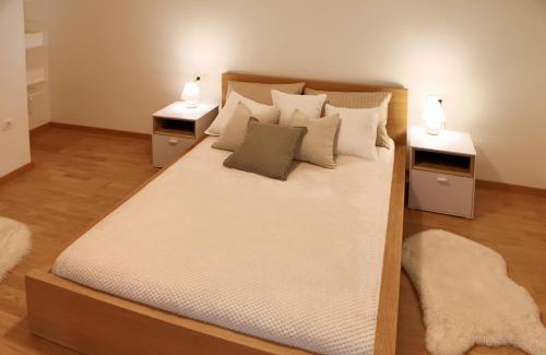 Siska District Apartment | Experience Esti’s Oasis: Guest Rated 9.8 for Relaxation
