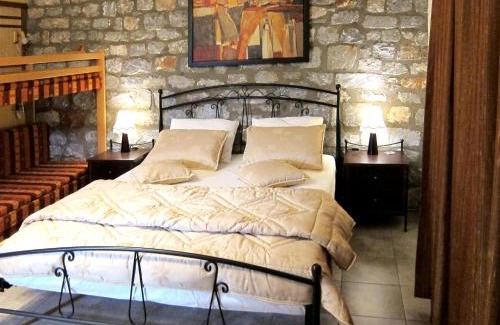 Gythio Apartment | Experience Estia Holiday: Oceanfront Bliss & 10/10 Rating