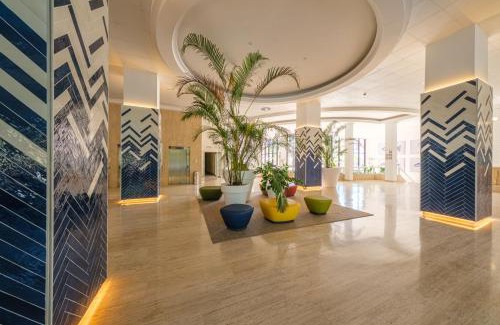La Pineda Hotel | Relax at Estival Park Almaris with Oceanfront Amenities