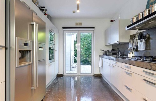 Estoril House | Discover Estoril Garden Villa with Pool and Spa Amenities