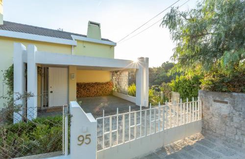 Estoril House | Pet-Friendly Estoril House with Ocean View & Pool
