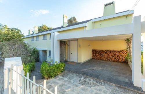 Estoril House | Pet-Friendly Estoril House with Ocean View & Pool