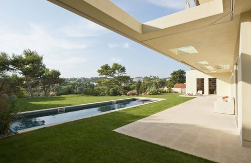 Estoril House | Stunning Estoril Modern Villa with Heated Pool & Ocean Views