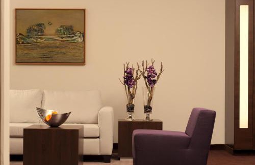 Neukoelln Hotel | Discover Estrel Berlin: Pet-Friendly 4-Star Retreat