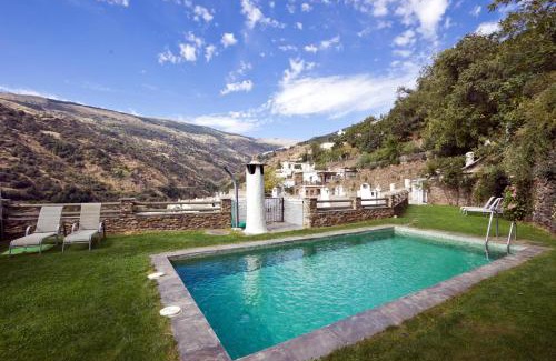 Pampaneira Hotel | Oceanfront Getaway at Estrella de las Nieves - Rated 9.2/10