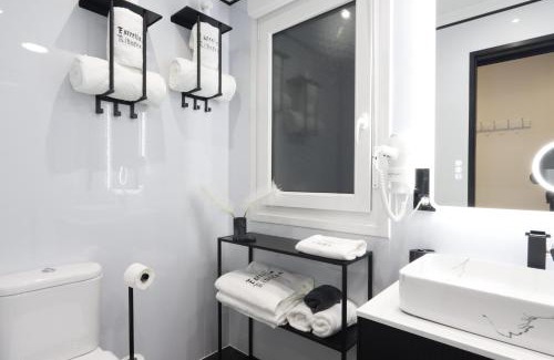Figueras (Castropol) Apartment | Experience ESTRELLA de RIBADEO: 4-Star Retreat with Pool