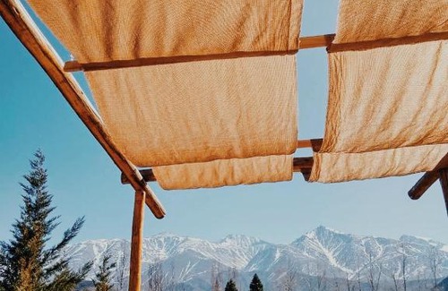 Las Vegas Ski Chalet | Family-Friendly Estrella del Valle - Pet Welcoming Retreat