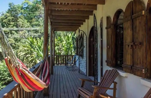 Mal Pais House | Discover Estrella Oscura: Pet-Friendly Retreat with Pool