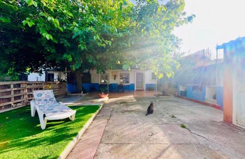 San Vicente del Raspeig House | Cozy Studio with Private Parking and Garden Retreat