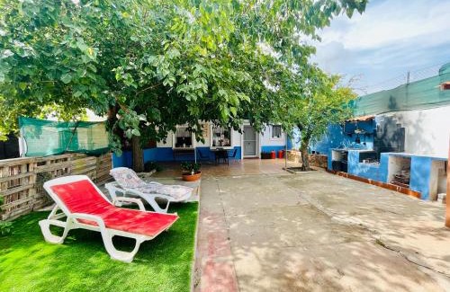 San Vicente del Raspeig House | Cozy Studio with Private Parking and Garden Retreat