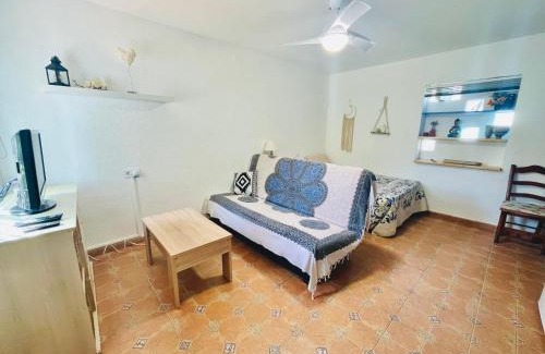 San Vicente del Raspeig House | Cozy Studio with Garden and Private Parking by the Sea