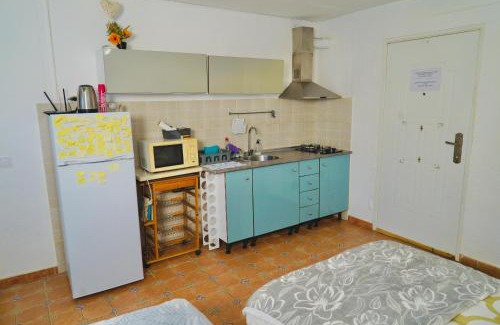San Vicente del Raspeig House | Cozy Studio with Garden and Private Parking by the Sea