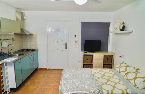 San Vicente del Raspeig House | Cozy Studio with Garden and Private Parking by the Sea