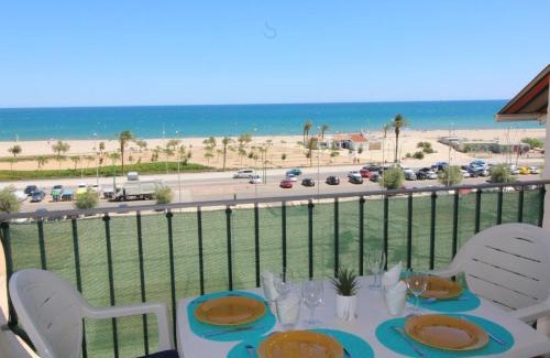 Empuriabrava Apartment | Seaside Retreat with Ocean Views, Perfect for Couples