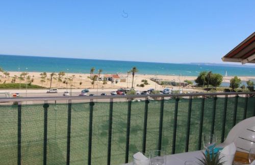 Empuriabrava Apartment | Seaside Retreat with Ocean Views, Perfect for Couples