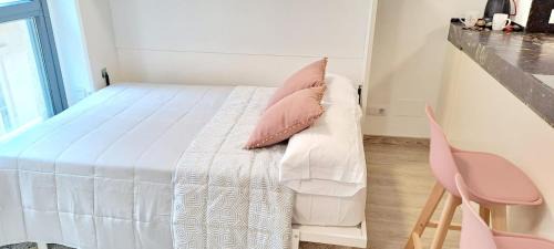 Maria Auxiliadora Apartment | Elegant Central Studio with Child-Friendly Amenities