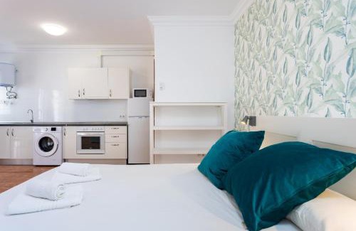 Alcala Apartment | Stylish Estudio with Large Chill Out Terrace & Family Friendly