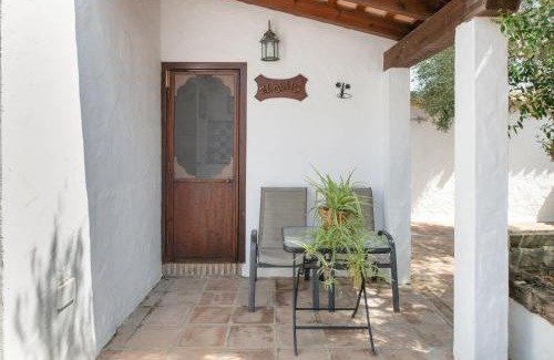 Barbate House | Welcoming Estudio El Olivo: Pet-Friendly Oasis with Pool