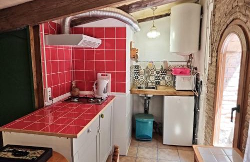 Angles Apartment | Budget-Friendly Estudio in Historic Masía Can Mon
