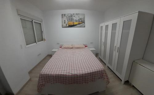 Explanada de la Estacion Apartment | Charming Estudio Near María Zambrano Station, Family-Friendly