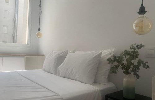 Arapiles Apartment | Cozy Studio Getaway in Chamberí - Child-Friendly Retreat
