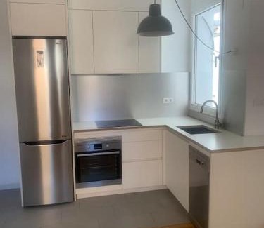 Arapiles Apartment | Cozy Studio Getaway in Chamberí - Child-Friendly Retreat