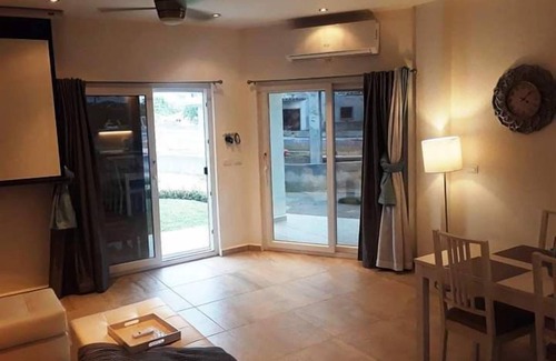 Dixon Cove House | Cozy Estudio in Las Palmas with Ocean View & Pool Access