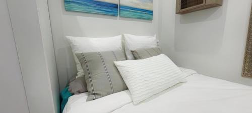 Algorta House | Charming Oceanfront Loft Forget Me Not with Guest Rating 9/10