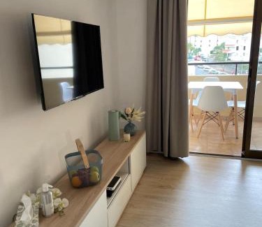 Los Cristianos Apartment | Oceanfront Estudio Los Cristianos with Pool & Kids' Amenities