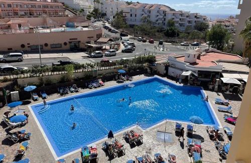 Los Cristianos Apartment | Oceanfront Estudio Los Cristianos with Pool & Kids' Amenities