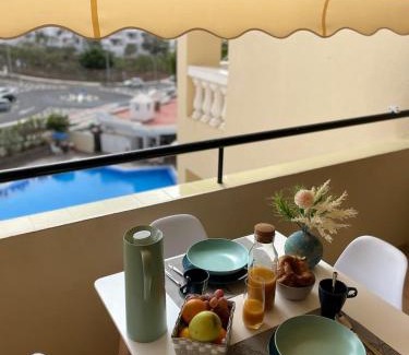 Los Cristianos Apartment | Oceanfront Estudio Los Cristianos with Pool & Kids' Amenities